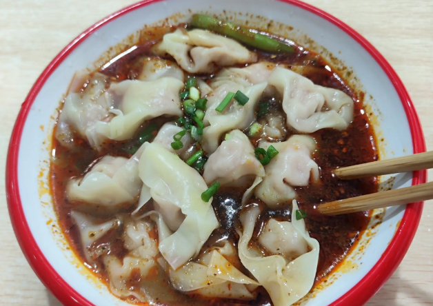 Thổ địa Tr&ugrave;ng Kh&aacute;nh chỉ điểm: 8 m&oacute;n vỉa h&egrave; "ngon chấn động" giấu trong hẻm s&acirc;u, chưa ăn coi như ph&iacute; tiền mua v&eacute;- Ảnh 8.