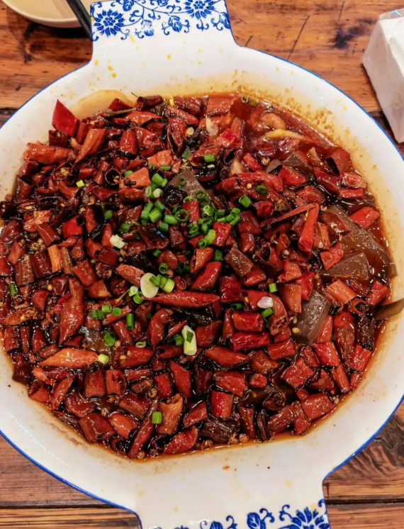 Thổ địa Tr&ugrave;ng Kh&aacute;nh chỉ điểm: 8 m&oacute;n vỉa h&egrave; "ngon chấn động" giấu trong hẻm s&acirc;u, chưa ăn coi như ph&iacute; tiền mua v&eacute;- Ảnh 10.