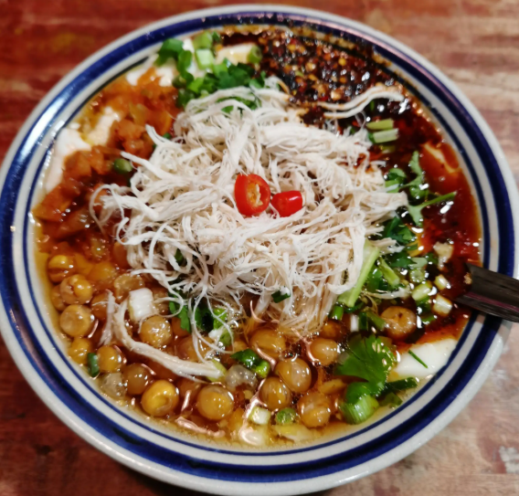 Thổ địa Tr&ugrave;ng Kh&aacute;nh chỉ điểm: 8 m&oacute;n vỉa h&egrave; "ngon chấn động" giấu trong hẻm s&acirc;u, chưa ăn coi như ph&iacute; tiền mua v&eacute;- Ảnh 14.