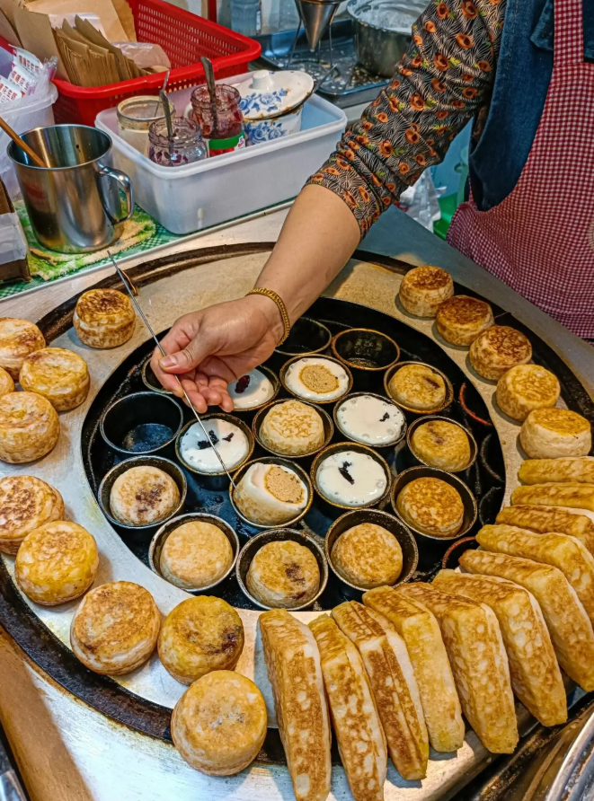 Thổ địa Tr&ugrave;ng Kh&aacute;nh chỉ điểm: 8 m&oacute;n vỉa h&egrave; "ngon chấn động" giấu trong hẻm s&acirc;u, chưa ăn coi như ph&iacute; tiền mua v&eacute;- Ảnh 19.