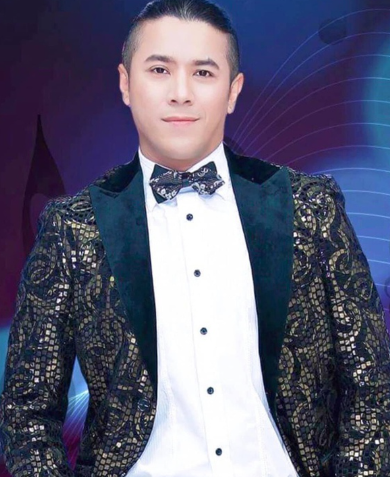 Cuộc sống c&oacute; phần bế tắc của Kasim Ho&agrave;ng Vũ trước khi qua đời- Ảnh 1.