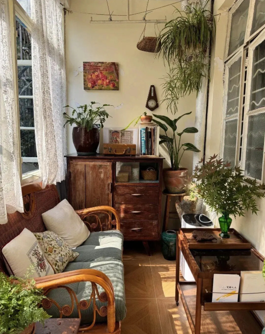 Cụ b&agrave; 73 tuổi kh&ocirc;ng phiền con ch&aacute;u, gi&agrave; đi lặng lẽ trong căn nh&agrave; cũ ở qu&ecirc;: Cuộc sống dịu d&agrave;ng, chữa l&agrave;nh đến lạ- Ảnh 4.