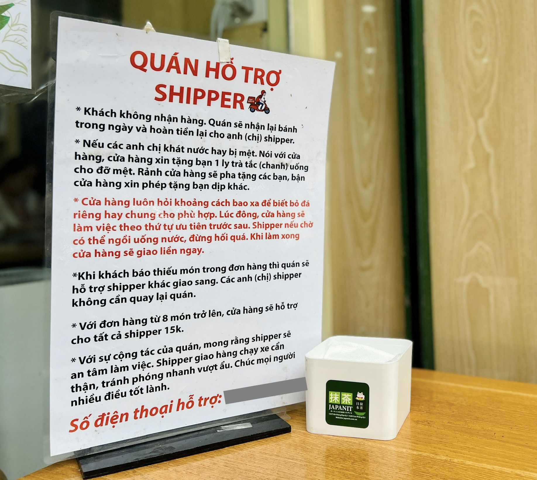 Từ nay nhiều qu&aacute;n bao shipper m&aacute;y lạnh, sạc pin miễn ph&iacute; khiến h&agrave;ng triệu người ấm l&ograve;ng- Ảnh 2.