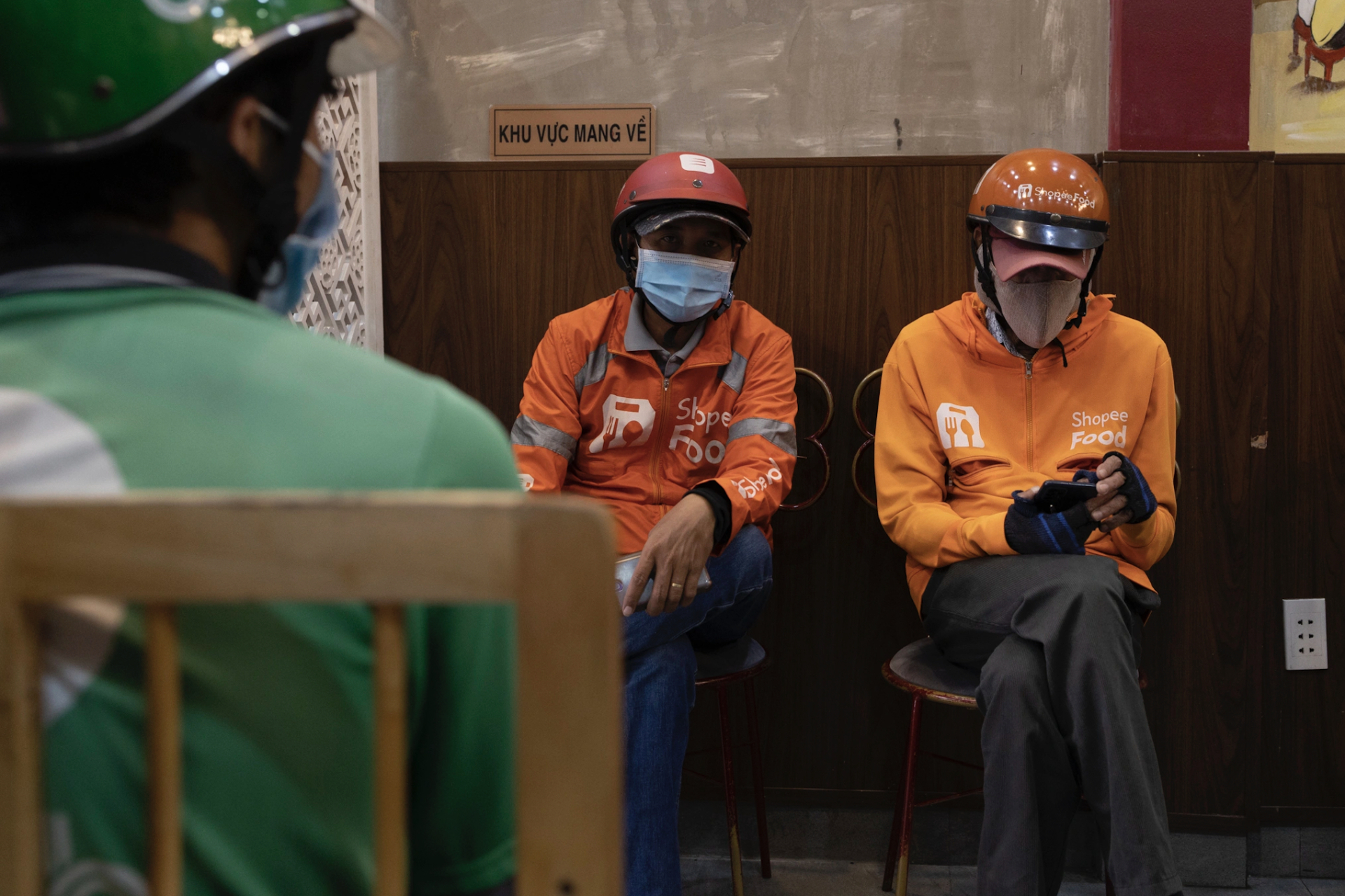 Từ nay nhiều qu&aacute;n bao shipper m&aacute;y lạnh, sạc pin miễn ph&iacute; khiến h&agrave;ng triệu người ấm l&ograve;ng- Ảnh 3.