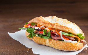 Vụ ngộ độc b&aacute;nh m&igrave; vỉa h&egrave;: Số người nhập viện l&ecirc;n 79 người- Ảnh 3.