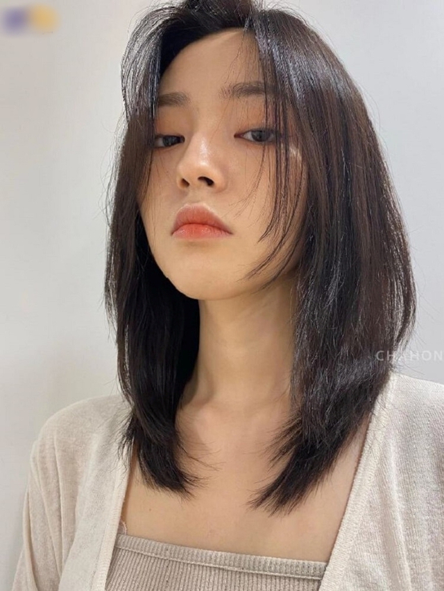 T&oacute;c layer nữ cho mặt tr&ograve;n: 5 kiểu gi&uacute;p gọn mặt ngay tức th&igrave;- Ảnh 3.