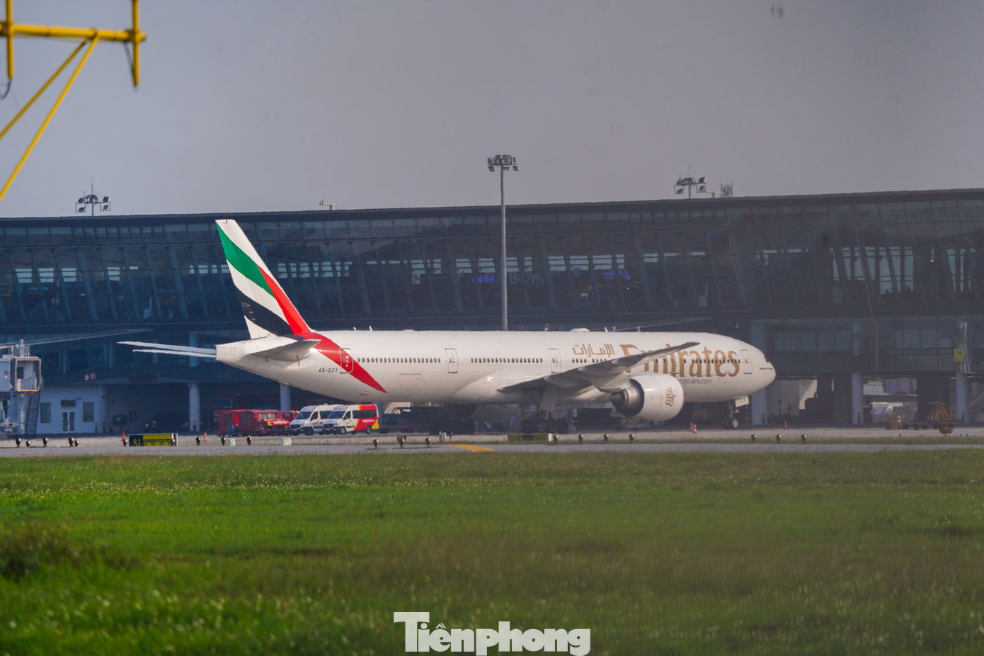 Cận cảnh m&aacute;y bay "nh&agrave; gi&agrave;u" Trung Đ&ocirc;ng đang tr&aacute;nh chiến sự ở Nội B&agrave;i- Ảnh 5.