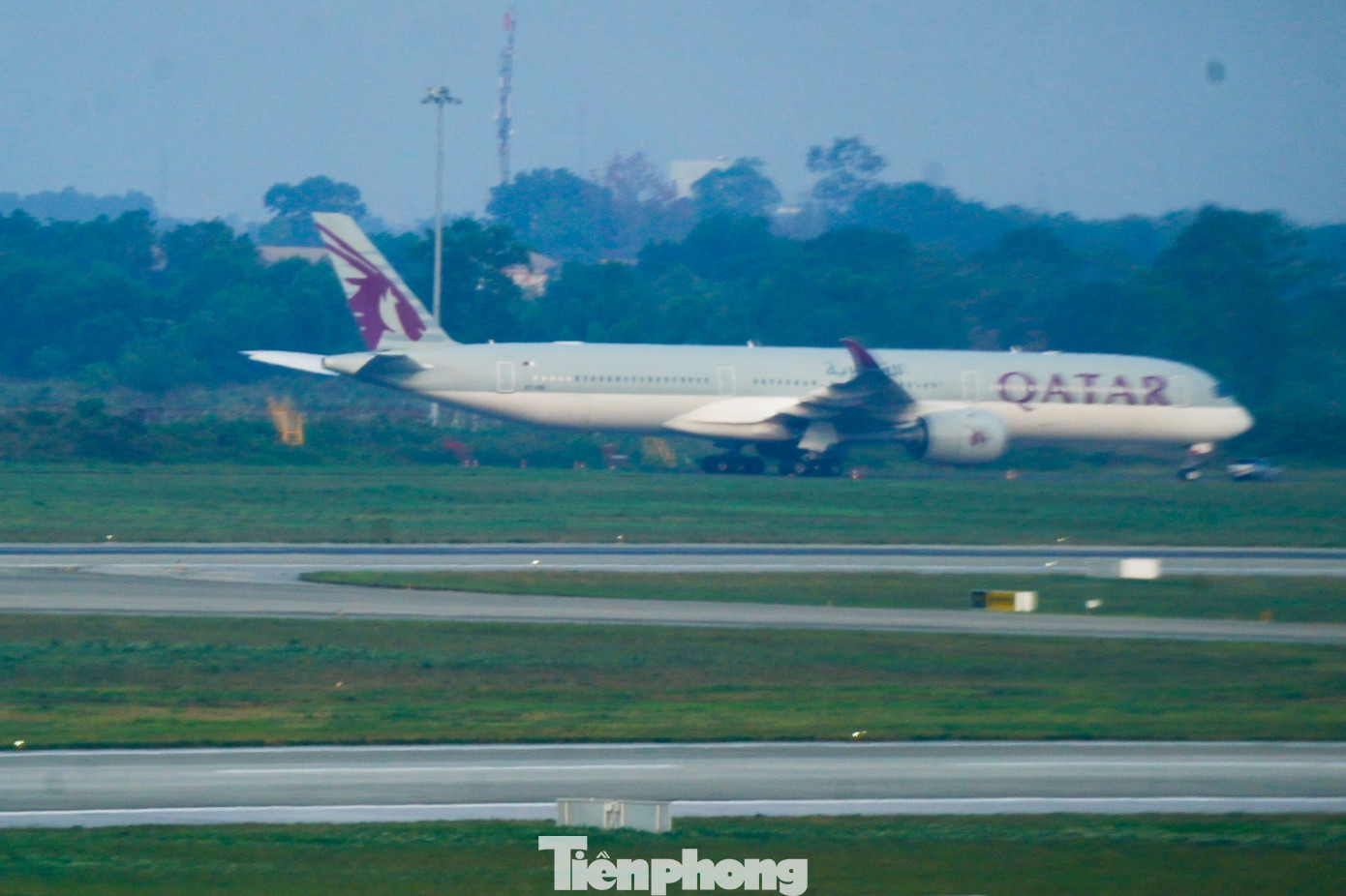 Cận cảnh m&aacute;y bay "nh&agrave; gi&agrave;u" Trung Đ&ocirc;ng đang tr&aacute;nh chiến sự ở Nội B&agrave;i- Ảnh 6.