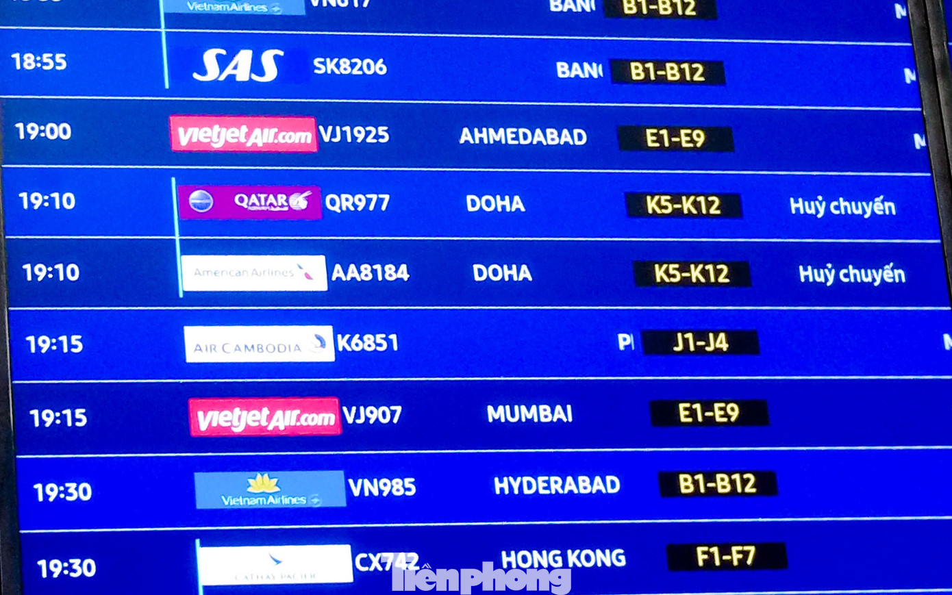 Cận cảnh m&aacute;y bay "nh&agrave; gi&agrave;u" Trung Đ&ocirc;ng đang tr&aacute;nh chiến sự ở Nội B&agrave;i- Ảnh 2.