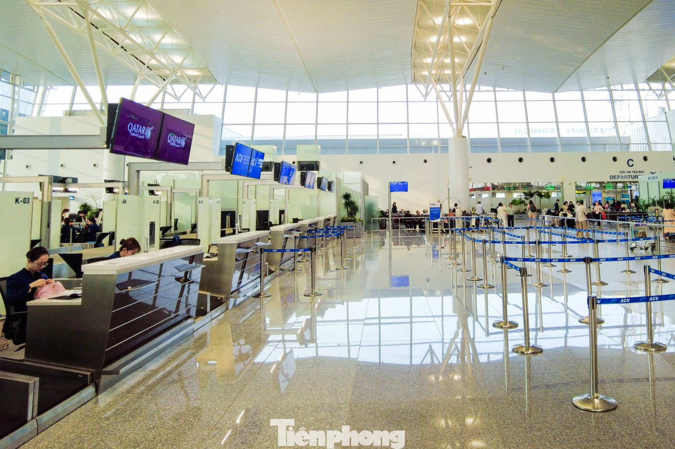 Cận cảnh m&aacute;y bay "nh&agrave; gi&agrave;u" Trung Đ&ocirc;ng đang tr&aacute;nh chiến sự ở Nội B&agrave;i- Ảnh 8.