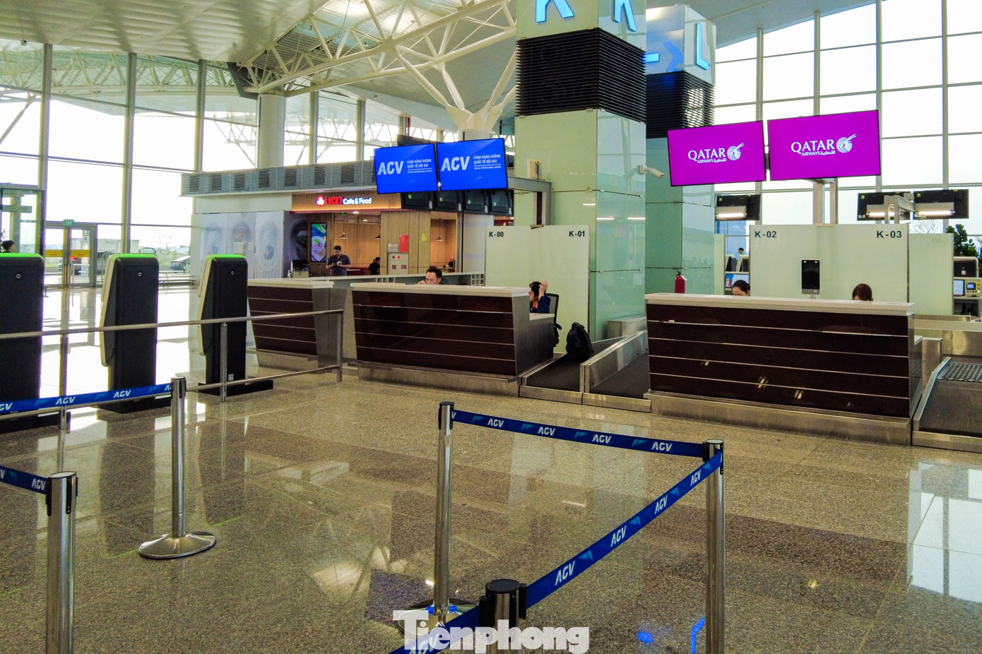 Cận cảnh m&aacute;y bay "nh&agrave; gi&agrave;u" Trung Đ&ocirc;ng đang tr&aacute;nh chiến sự ở Nội B&agrave;i- Ảnh 7.