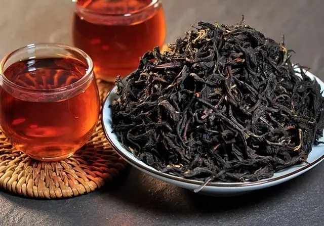 Người đ&agrave;n &ocirc;ng 58 tuổi uống một t&aacute;ch tr&agrave; đen sau khi thức dậy v&agrave;o buổi s&aacute;ng, sau 8 th&aacute;ng, b&aacute;c sĩ hỏi "anh đ&atilde; uống g&igrave;?"- Ảnh 1.