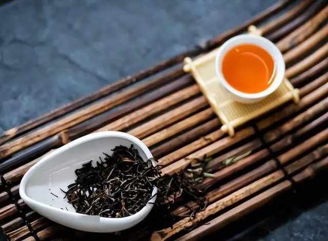 Người đ&agrave;n &ocirc;ng 58 tuổi uống một t&aacute;ch tr&agrave; đen sau khi thức dậy v&agrave;o buổi s&aacute;ng, sau 8 th&aacute;ng, b&aacute;c sĩ hỏi "anh đ&atilde; uống g&igrave;?"- Ảnh 2.