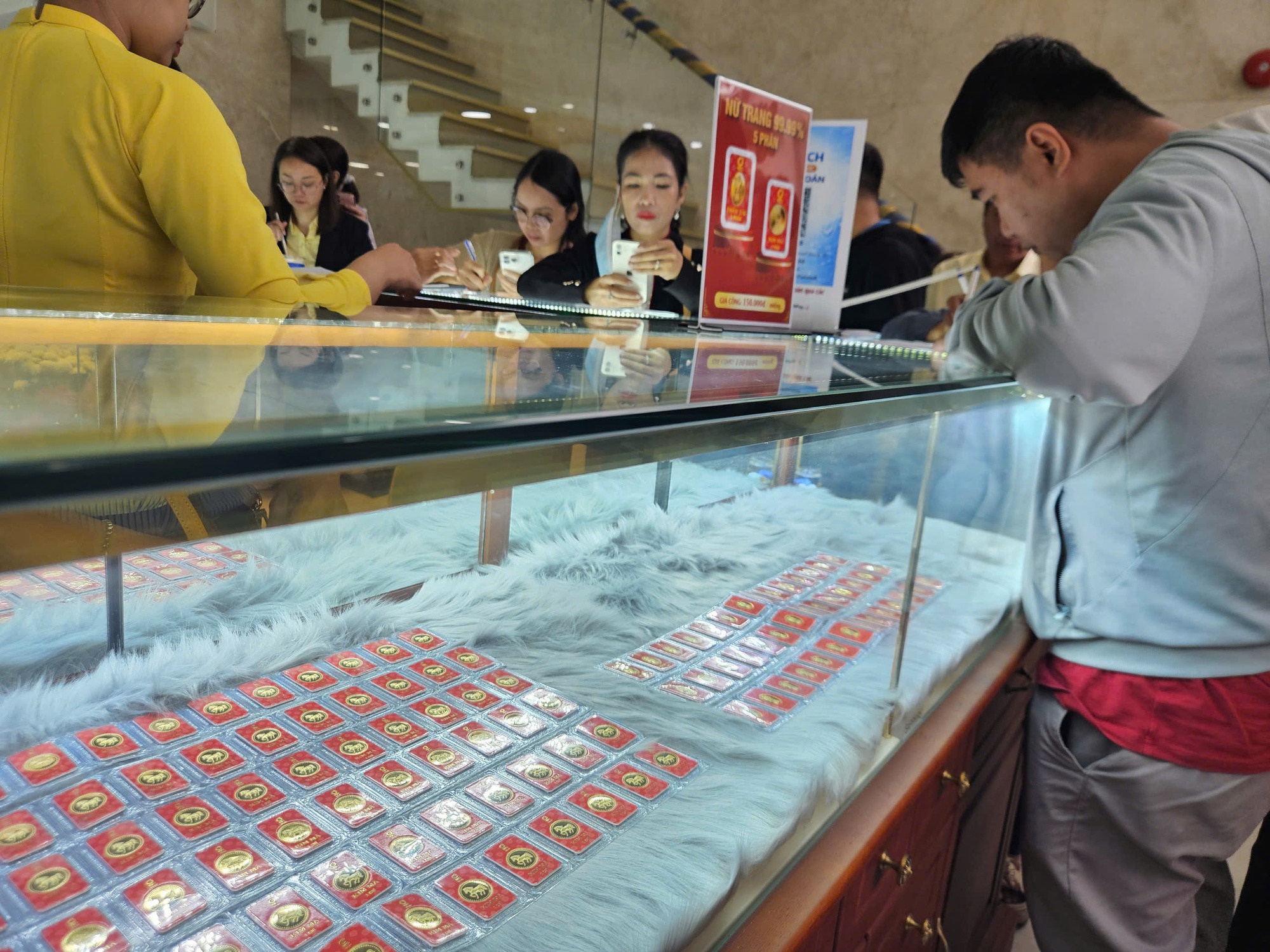 S&aacute;ng 5-3, gi&aacute; v&agrave;ng miếng SJC mất hơn 6 triệu đồng trong v&agrave;i ng&agrave;y- Ảnh 1.