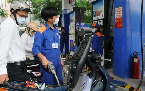 Gi&aacute; xăng, dầu tăng rất mạnh, c&oacute; loại tăng hơn 7.000 đồng/l&iacute;t- Ảnh 1.