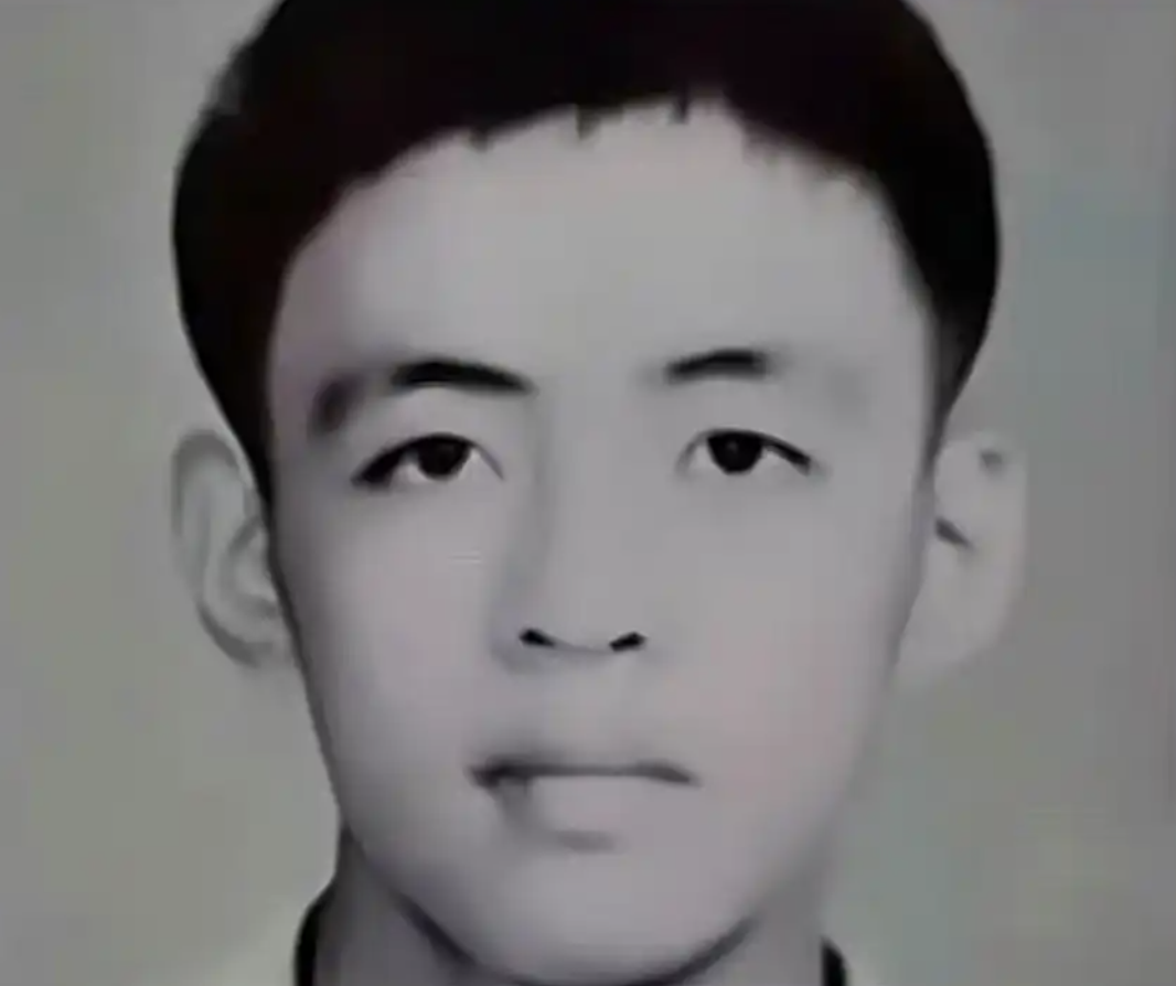 15 tuổi v&agrave;o đại học, từng kiếm hơn 2,8 tỷ đồng mỗi th&aacute;ng: Thần đồng nổi tiếng nay sống v&ocirc; gia cư, lang thang suốt 16 năm- Ảnh 1.