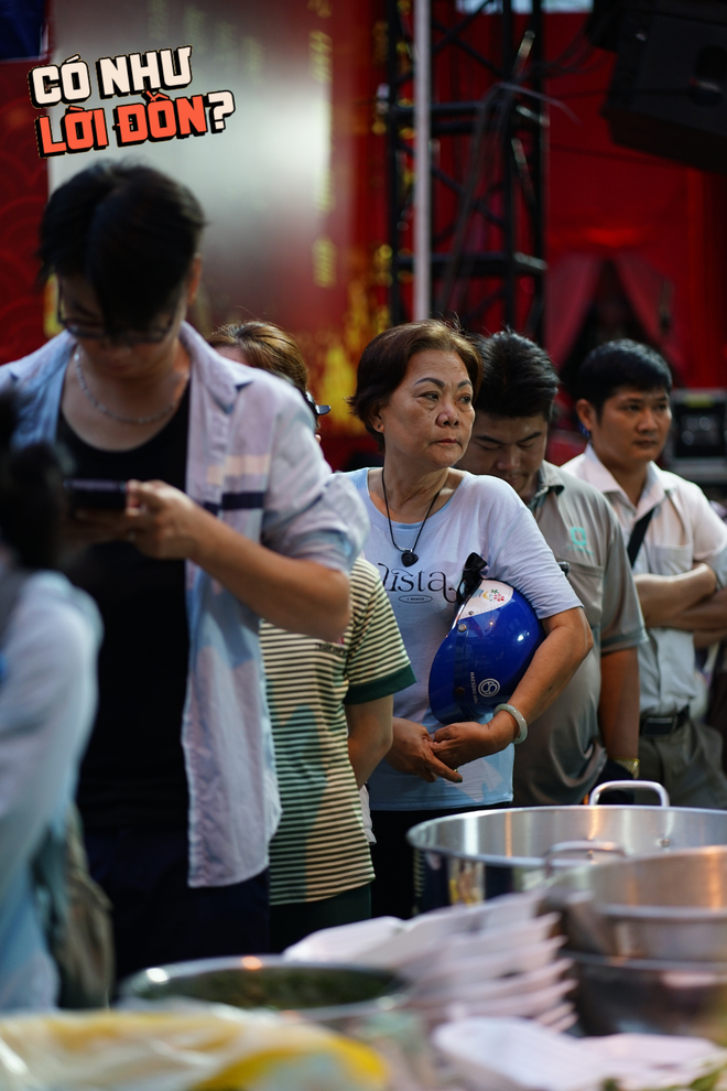 Chờ chực 20 ph&uacute;t săn miếng t&agrave;u hũ may mắn gi&aacute; 30k, mỗi năm chỉ b&aacute;n một ng&agrave;y ở TP.HCM- Ảnh 9.