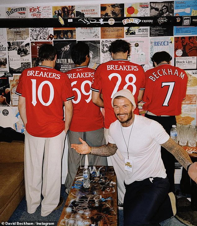 Giữa ồn &agrave;o bị con cả "ng&oacute; lơ", David Beckham t&igrave;m thấy sự an ủi ngọt ng&agrave;o từ cậu &uacute;t- Ảnh 1.