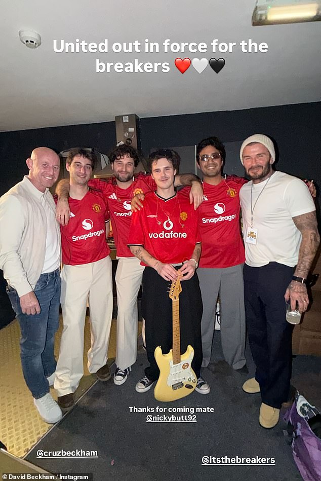 Giữa ồn &agrave;o bị con cả "ng&oacute; lơ", David Beckham t&igrave;m thấy sự an ủi ngọt ng&agrave;o từ cậu &uacute;t- Ảnh 2.