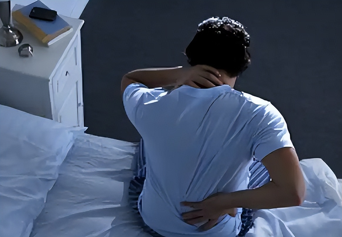 Người đ&agrave;n &ocirc;ng sống l&agrave;nh mạnh lại suy thận nặng, b&aacute;c sĩ cảnh b&aacute;o: 1 việc &acirc;m thầm hại thận, nhiều người vẫn tưởng tốt- Ảnh 1.