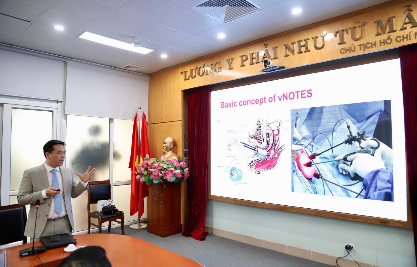 Kỹ thuật mổ kh&ocirc;ng sẹo điều trị ung thư phụ khoa lần đầu triển khai tại Việt Nam- Ảnh 2.