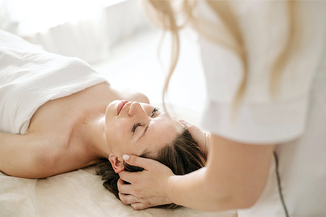 Nhiều người chưa 30 tuổi đ&atilde; bạc t&oacute;c: 3 nh&oacute;m người dễ c&oacute; t&oacute;c bạc nhất v&agrave; 3 c&aacute;ch đơn giản gi&uacute;p t&oacute;c đen l&acirc;u hơn- Ảnh 4.