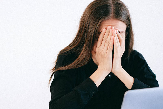 Nhiều người chưa 30 tuổi đ&atilde; bạc t&oacute;c: 3 nh&oacute;m người dễ c&oacute; t&oacute;c bạc nhất v&agrave; 3 c&aacute;ch đơn giản gi&uacute;p t&oacute;c đen l&acirc;u hơn- Ảnh 2.