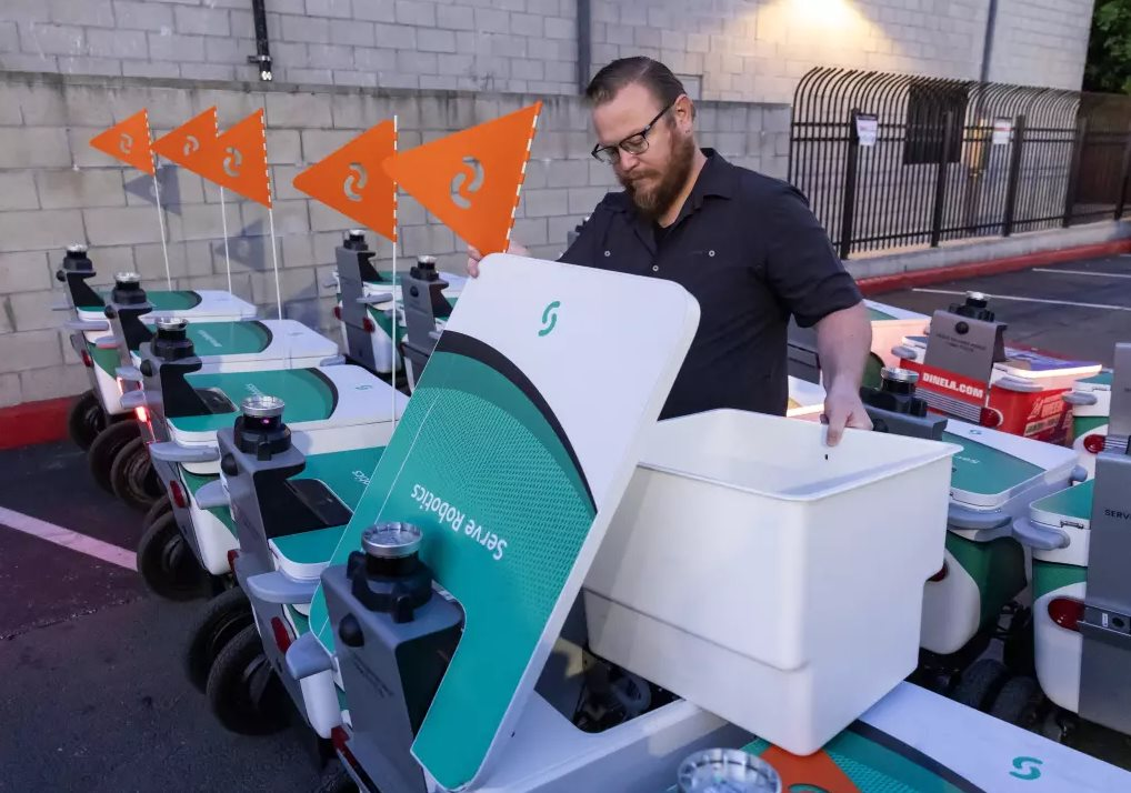 Bị AI cướp việc, t&agrave;i xế c&ocirc;ng nghệ chuyển sang l&agrave;m nghề 'chăn dắt robot' với mức lương 1,4 tỷ đồng- Ảnh 4.