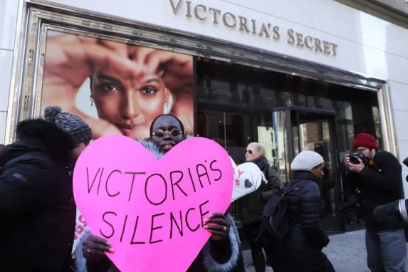 V&igrave; sao nội y gợi cảm kh&ocirc;ng c&ograve;n b&aacute;n được, nhưng Victoria&rsquo;s Secret vẫn hồi sinh?- Ảnh 2.