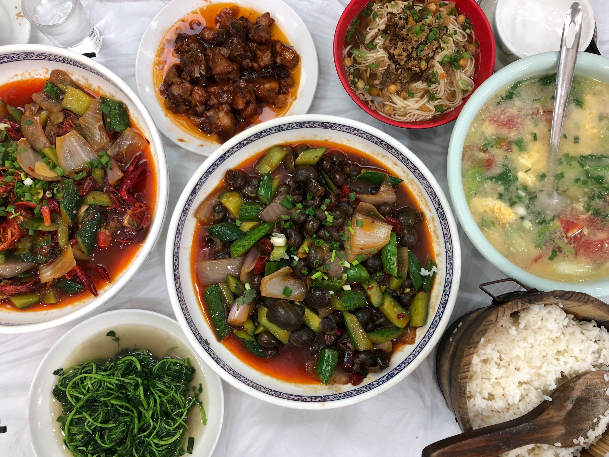 Đi ăn ở Trung Quốc, kh&aacute;ch Việt sững sờ khi thấy t&ocirc; cơm: "T&ocirc;i tưởng m&igrave;nh xuy&ecirc;n kh&ocirc;ng rồi đ&oacute;"- Ảnh 3.