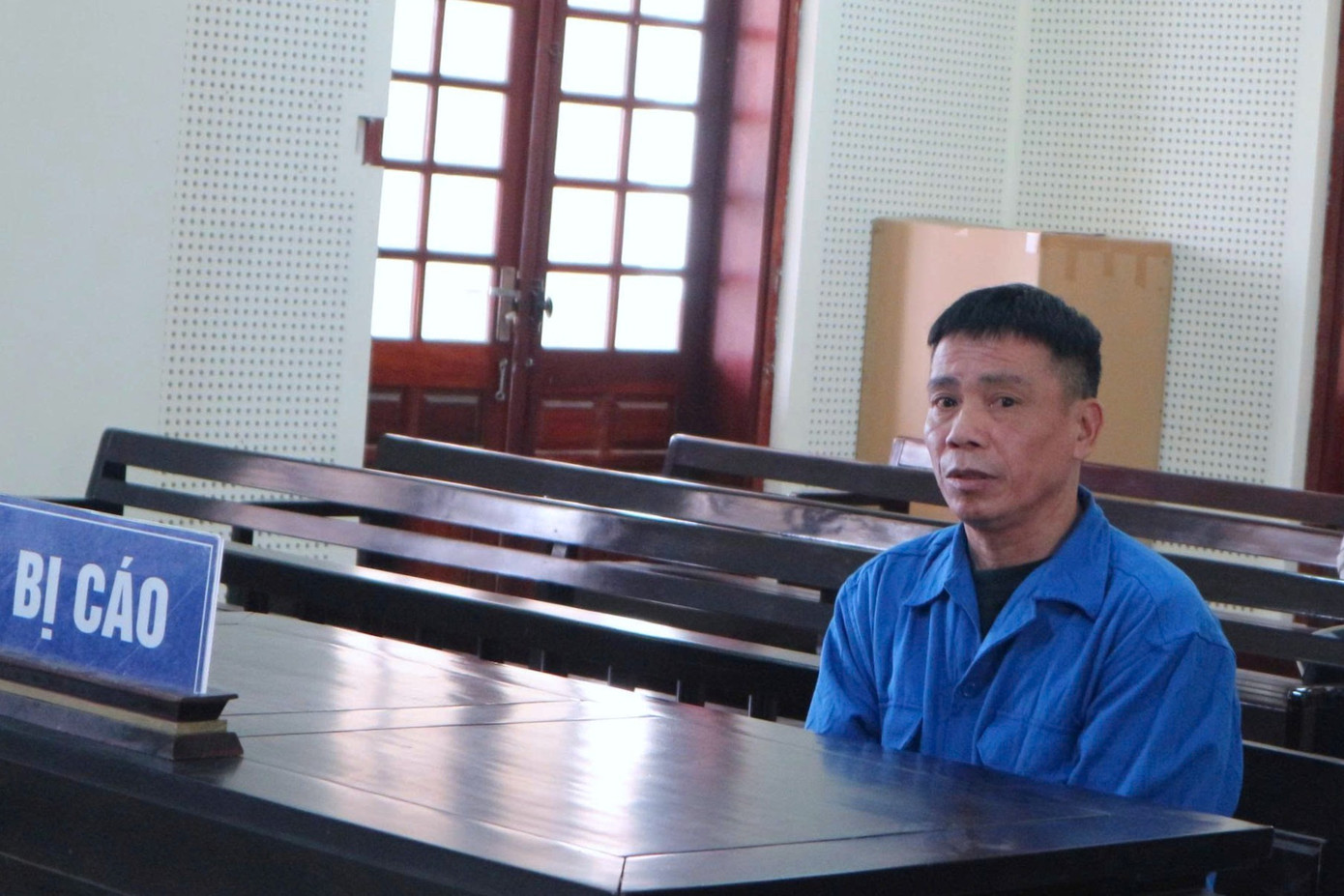 Bị ch&eacute;m phải nhập viện, người đ&agrave;n &ocirc;ng trốn viện t&igrave;m h&agrave;ng x&oacute;m trả th&ugrave;- Ảnh 1.