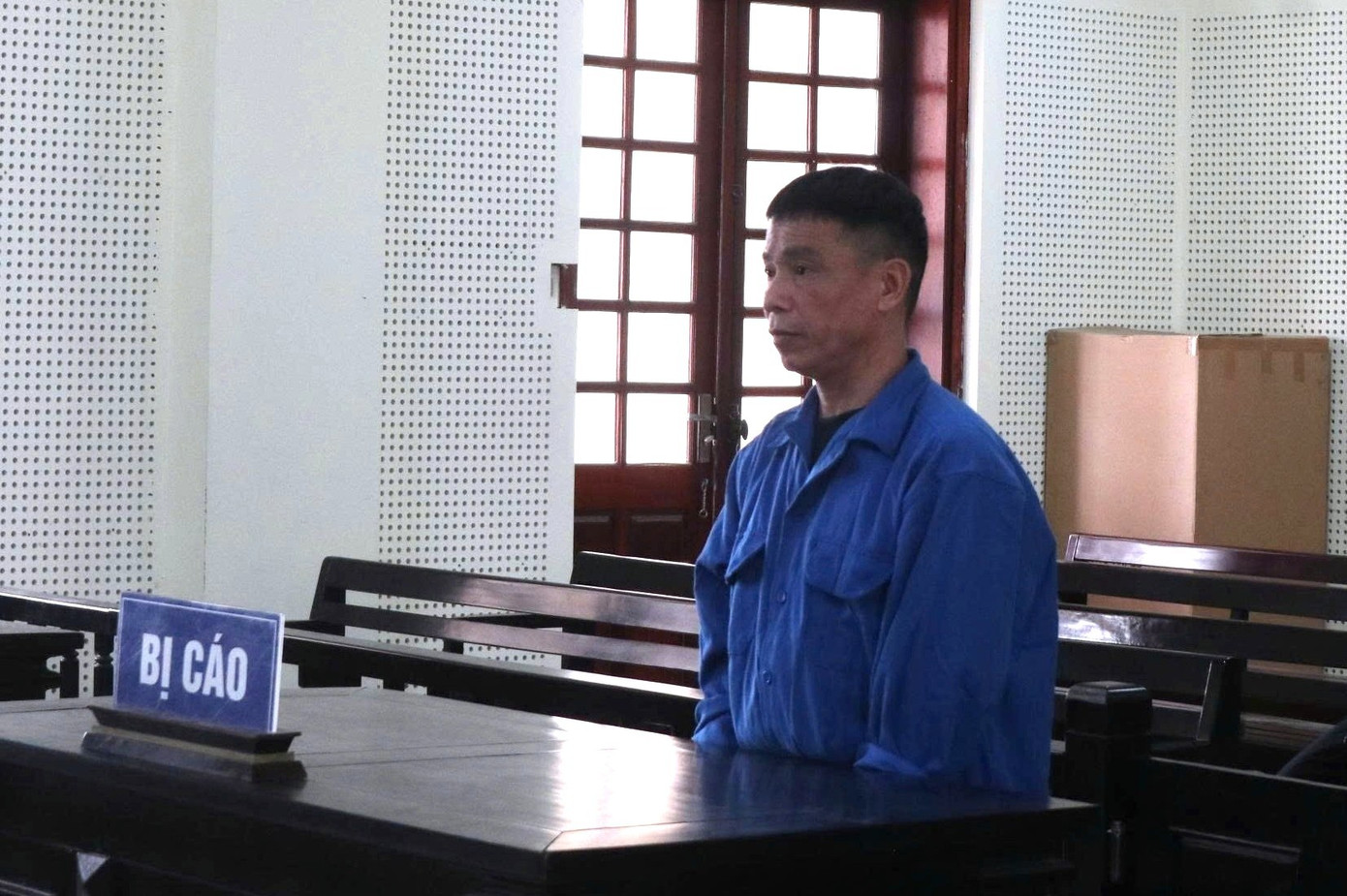 Bị ch&eacute;m phải nhập viện, người đ&agrave;n &ocirc;ng trốn viện t&igrave;m h&agrave;ng x&oacute;m trả th&ugrave;- Ảnh 2.