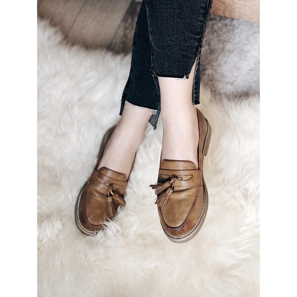 Gi&agrave;y trắng "thất sủng" rồi! M&ugrave;a xu&acirc;n năm nay chị em cứ sắm "gi&agrave;y n&acirc;u" đảm bảo mặc g&igrave; cũng sang, hack d&aacute;ng cực đỉnh- Ảnh 14.