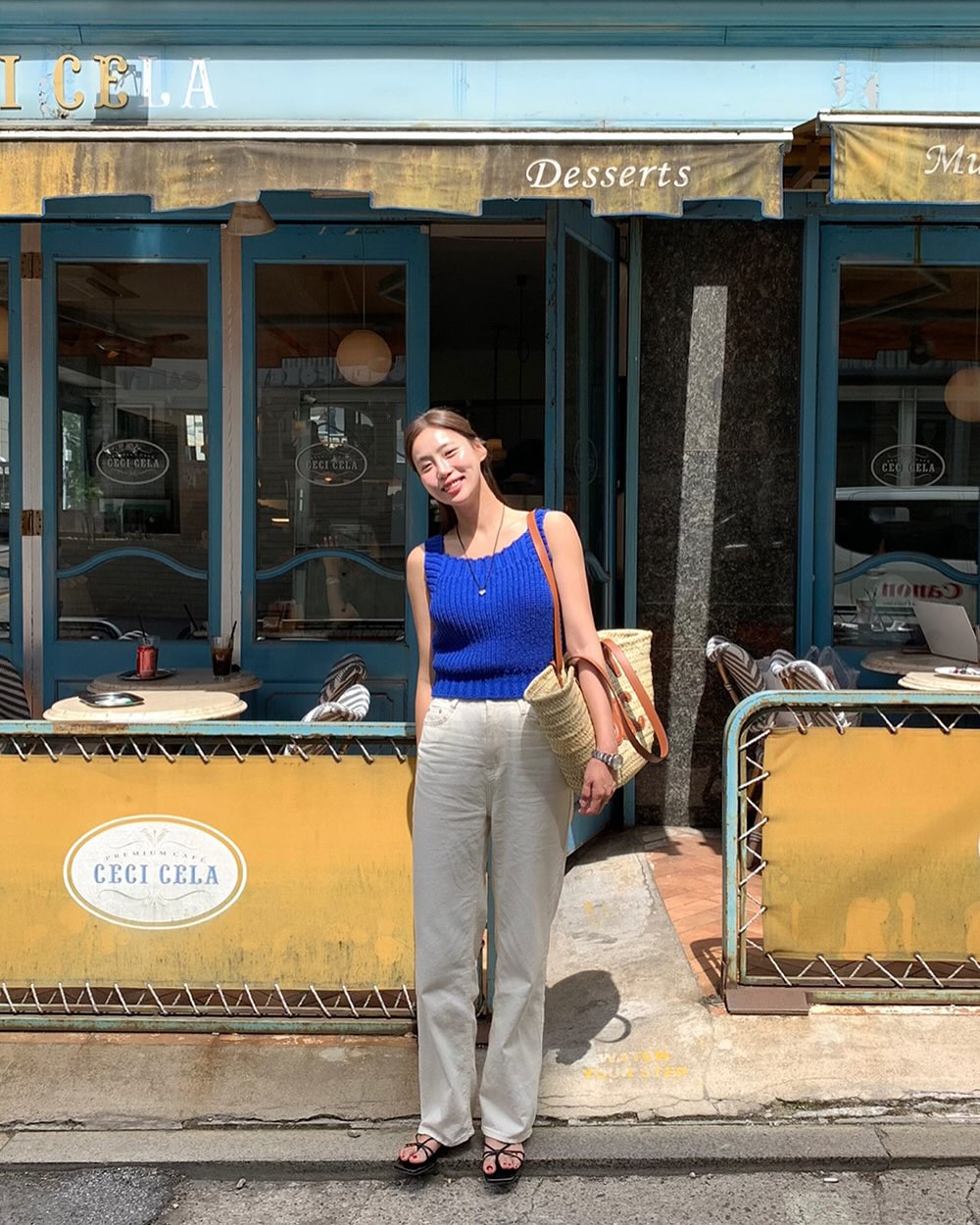 Bước sang m&ugrave;a h&egrave;, chị em n&agrave;o cũng trẻ hẳn ra nhờ 5 m&oacute;n thời trang "hack" tuổi đỉnh- Ảnh 5.