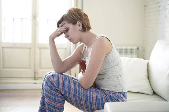 "Mới 38 tuổi đ&atilde; bốc hỏa, mất ngủ": B&aacute;c sĩ n&oacute;i tiền m&atilde;n kinh c&oacute; thể đến sớm hơn nhiều so với những g&igrave; chị em nghĩ- Ảnh 3.