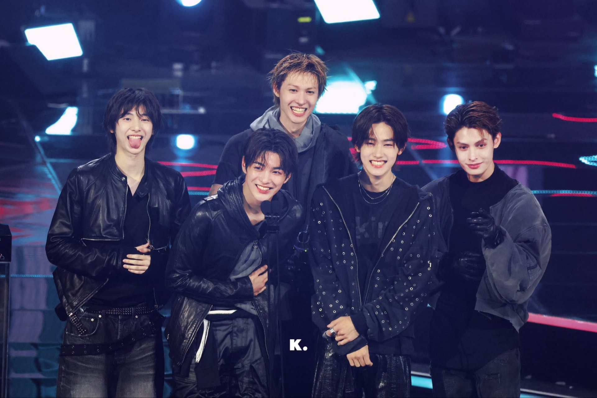 Hội mỹ nam hot nhất hiện tại diễn ở Nh&agrave; Xanh: Nhạc hay đẹp đều cả nh&oacute;m, 10 triệu fan chỉ l&agrave; chuyện nhỏ- Ảnh 4.