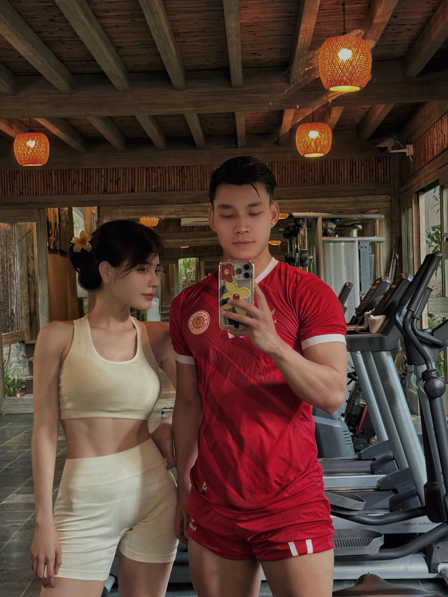 Bạn g&aacute;i &ldquo;tr&acirc;m anh thế phiệt&rdquo; của Vũ Văn Thanh g&acirc;y ch&uacute; &yacute; với h&igrave;nh ảnh nữ sinh trường Y chăm chỉ, kh&aacute;c hẳn vẻ sexy tr&ecirc;n MXH- Ảnh 3.