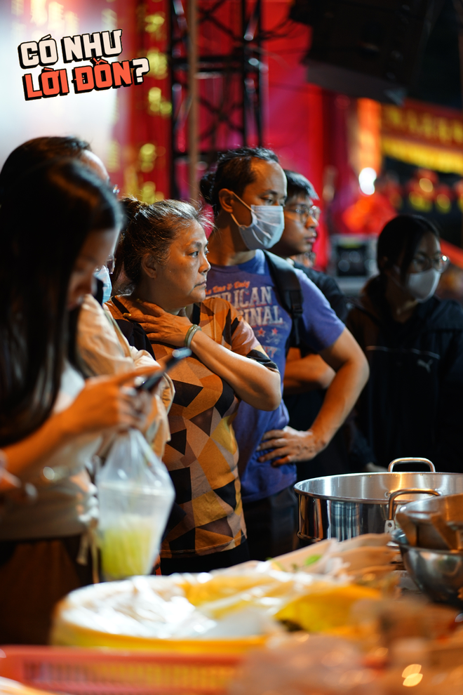 Chờ chực 20 ph&uacute;t săn miếng t&agrave;u hũ may mắn gi&aacute; 30k, mỗi năm chỉ b&aacute;n một ng&agrave;y ở TP.HCM- Ảnh 8.