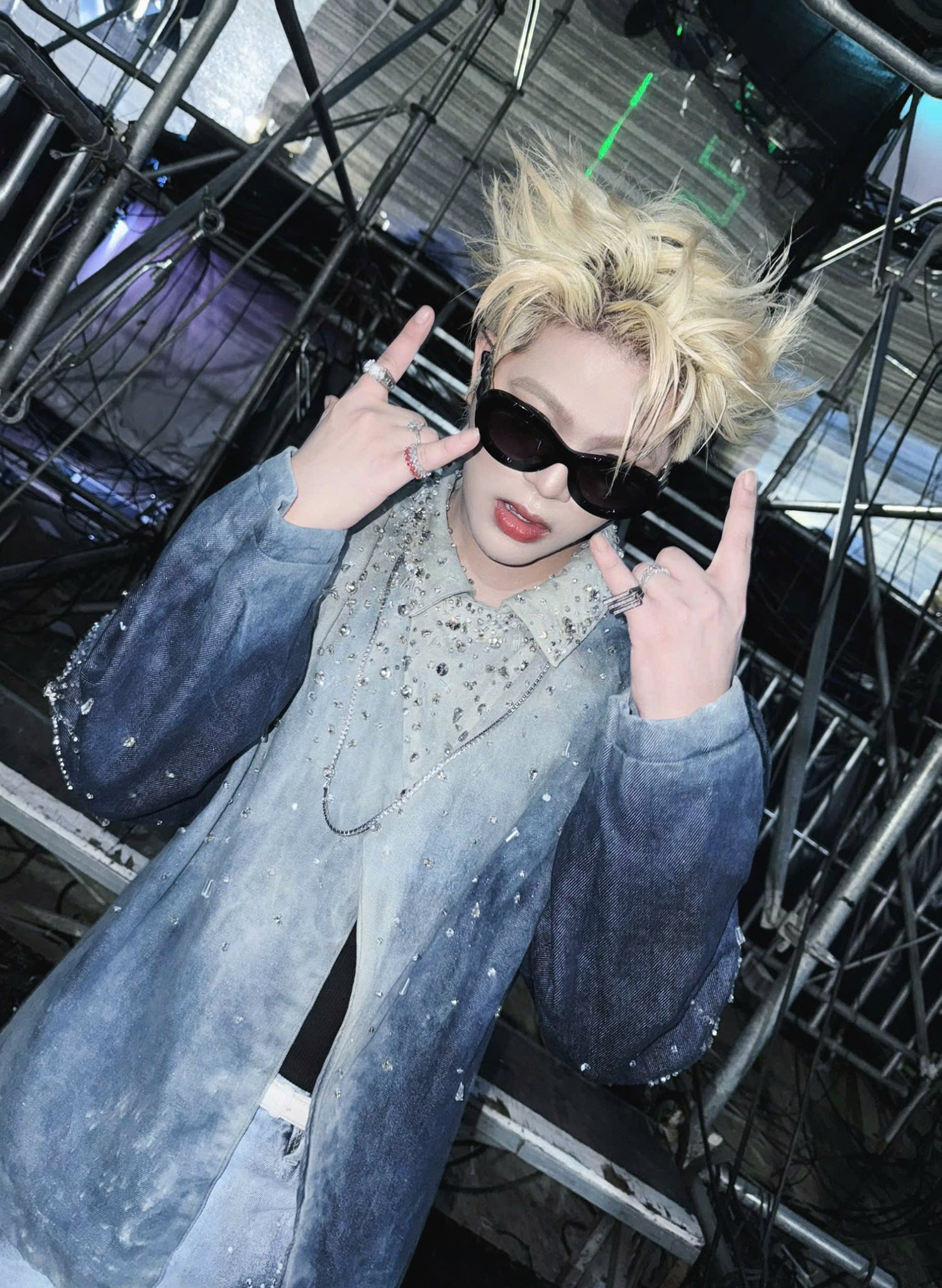 Ca sĩ Việt g&acirc;y sốt trang Th&ocirc;ng tin Ch&iacute;nh phủ: C&oacute; &ldquo;số&rdquo; l&agrave;m Qu&aacute;n qu&acirc;n - &Aacute; qu&acirc;n, b&aacute;n v&eacute; concert hết veo chỉ trong 22 gi&acirc;y- Ảnh 1.