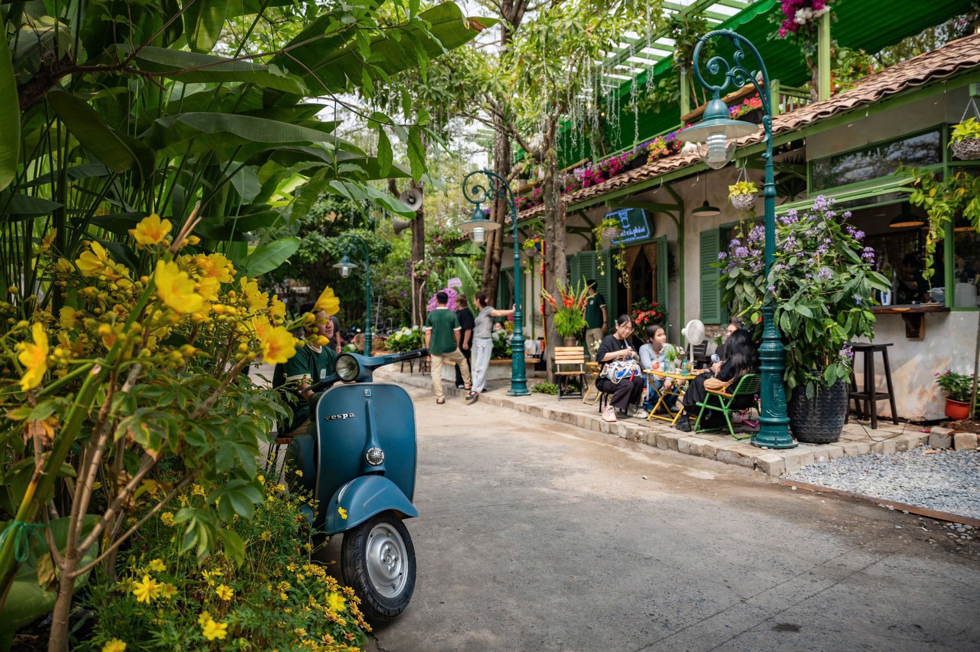 Phải đ&oacute;ng cửa 5 ng&agrave;y, qu&aacute;n cafe của &ocirc;ng ho&agrave;ng nhạc Việt đ&igrave;nh đ&aacute;m một thời "thất thủ" khi mở lại- Ảnh 8.