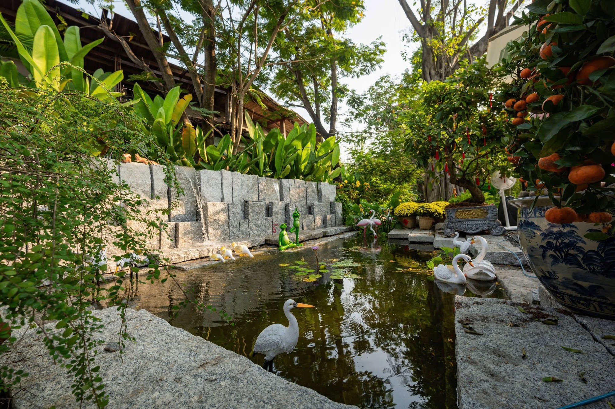 Phải đ&oacute;ng cửa 5 ng&agrave;y, qu&aacute;n cafe của &ocirc;ng ho&agrave;ng nhạc Việt đ&igrave;nh đ&aacute;m một thời "thất thủ" khi mở lại- Ảnh 7.