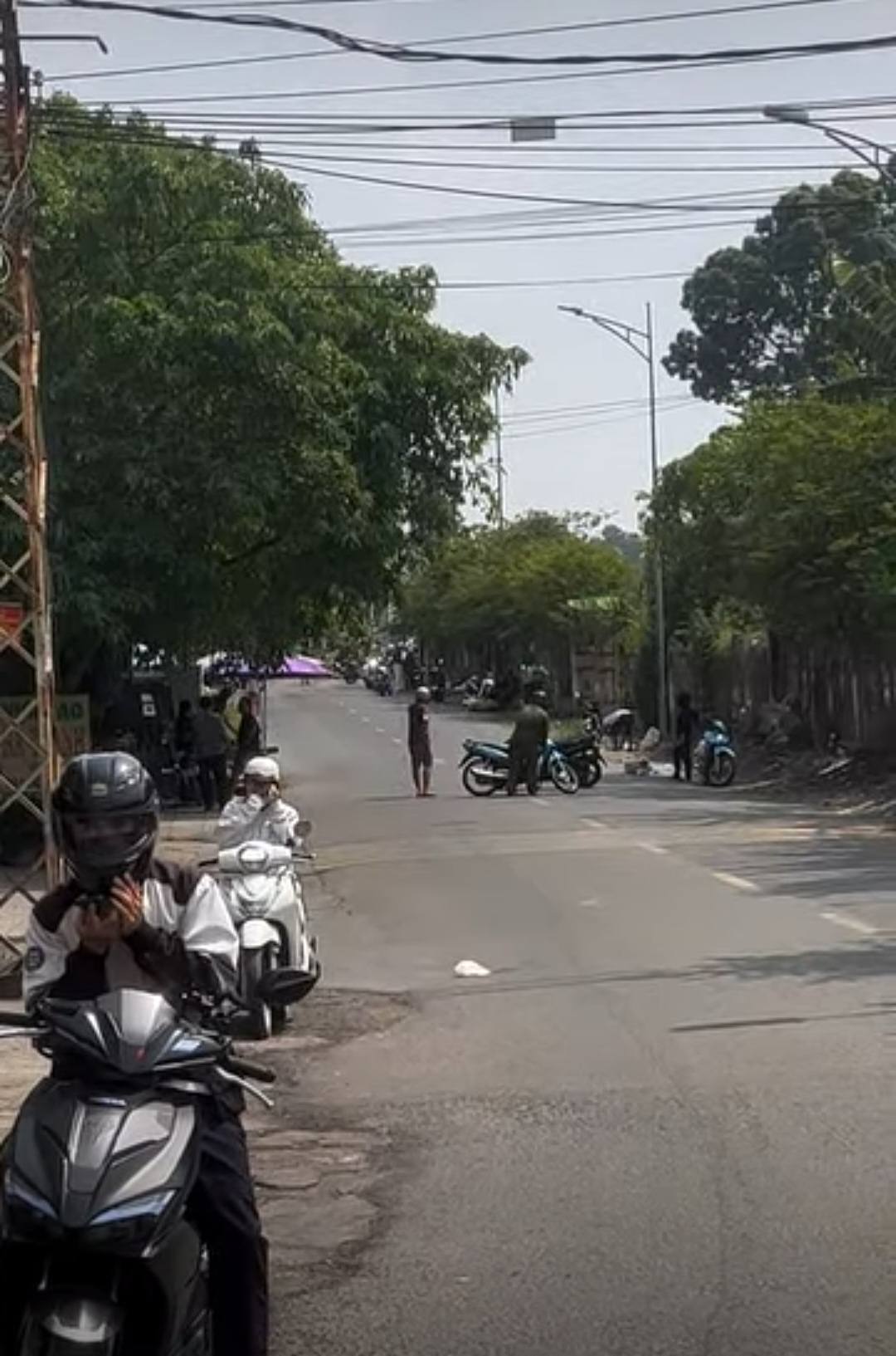 Hiện trường s&agrave; lan t&ocirc;ng cầu Ghềnh khiến nhiều người đi đường bị thương- Ảnh 3.