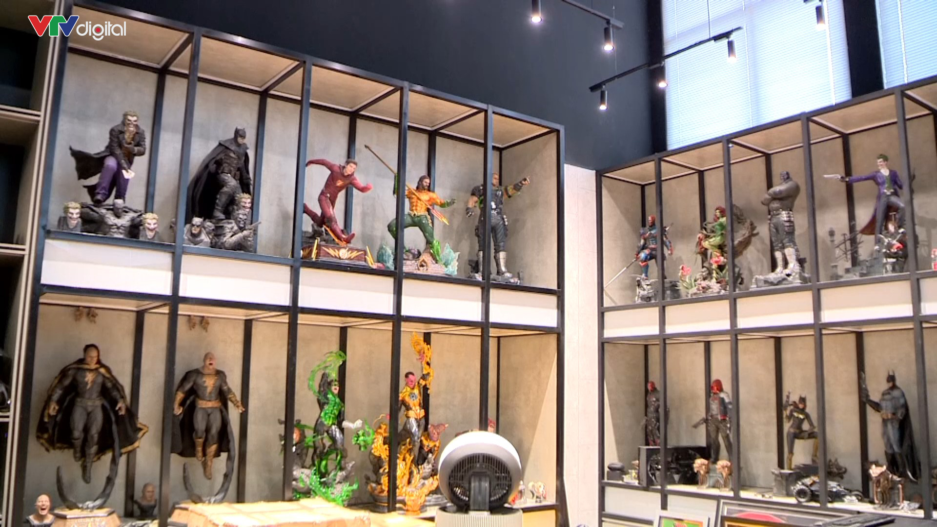 Một &ldquo;kho b&aacute;u&rdquo; b&ecirc;n trong trụ sở X&ocirc;i Lạc TV được lồng khung, đ&oacute;ng k&iacute;nh cẩn thận- Ảnh 3.