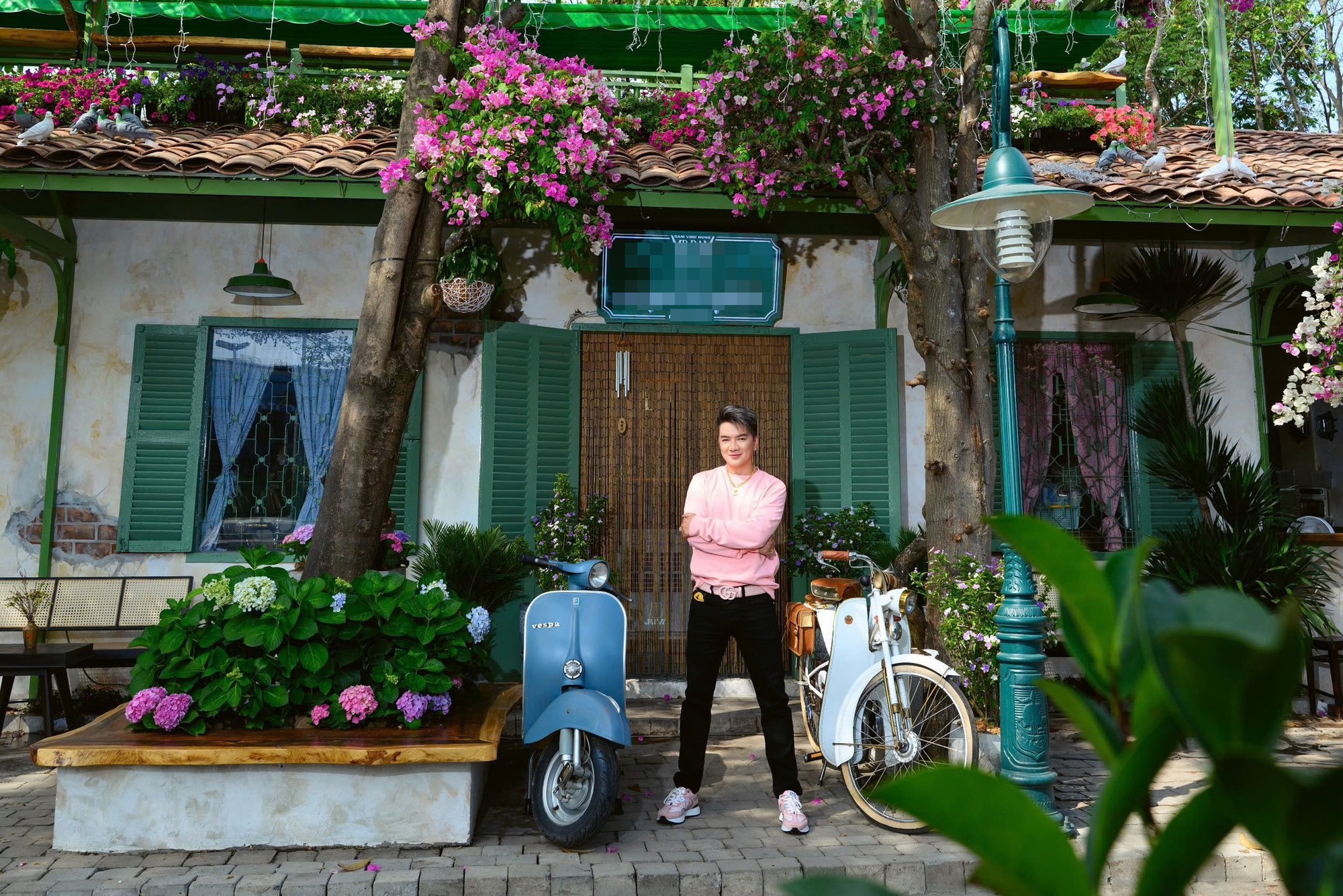 Phải đ&oacute;ng cửa 5 ng&agrave;y, qu&aacute;n cafe của &ocirc;ng ho&agrave;ng nhạc Việt đ&igrave;nh đ&aacute;m một thời "thất thủ" khi mở lại- Ảnh 4.