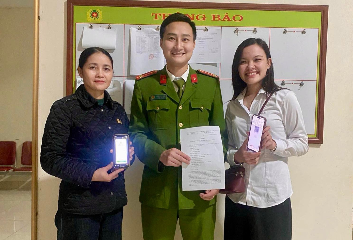 Bất ngờ v&igrave; t&agrave;i khoản 'nổ' 1,3 tỷ đồng- Ảnh 1.