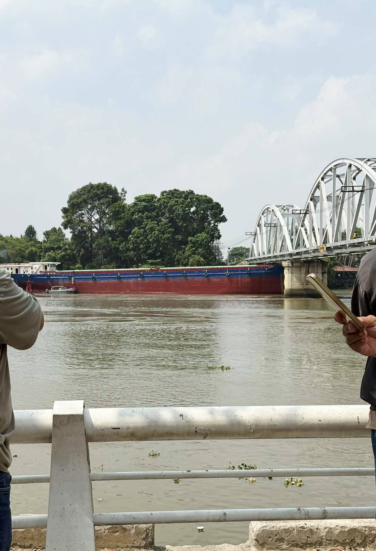 Hiện trường s&agrave; lan t&ocirc;ng cầu Ghềnh khiến nhiều người đi đường bị thương- Ảnh 5.