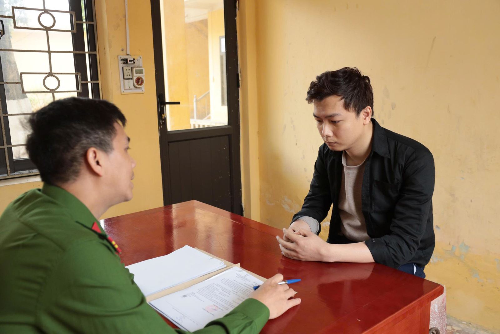 Một &ldquo;kho b&aacute;u&rdquo; b&ecirc;n trong trụ sở X&ocirc;i Lạc TV được lồng khung, đ&oacute;ng k&iacute;nh cẩn thận- Ảnh 11.