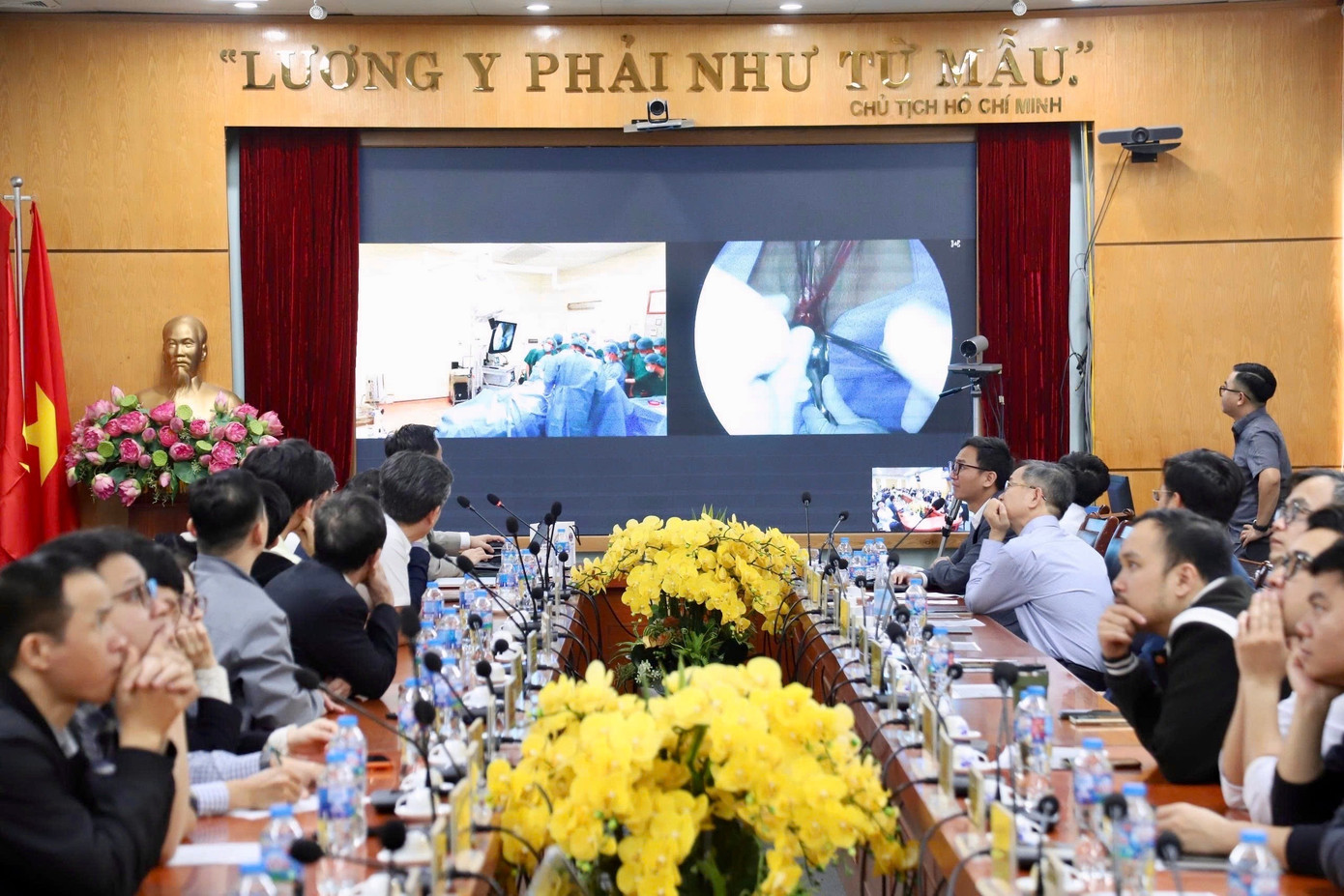 Kỹ thuật mổ kh&ocirc;ng sẹo điều trị ung thư phụ khoa lần đầu triển khai tại Việt Nam- Ảnh 3.