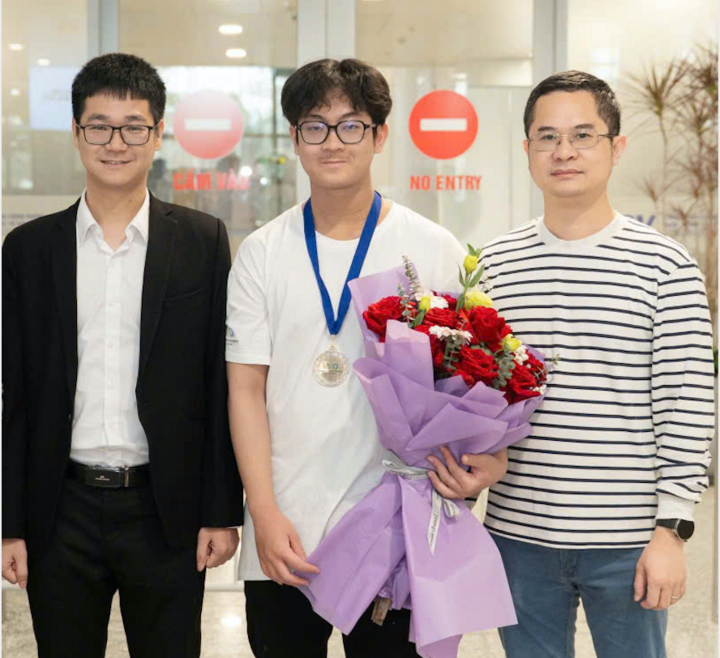 Huy chương Bạc AI quốc tế, 5 b&agrave;i b&aacute;o khoa học v&agrave; tấm v&eacute; v&agrave;o đại học h&agrave;ng đầu Mỹ- Ảnh 3.