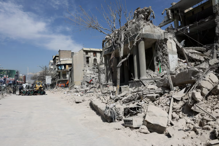 H&igrave;nh ảnh Iran tan hoang, người d&acirc;n mất nh&agrave; sau chiến sự- Ảnh 7.